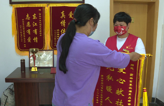 东江湖志愿者协会“爱”暖人间