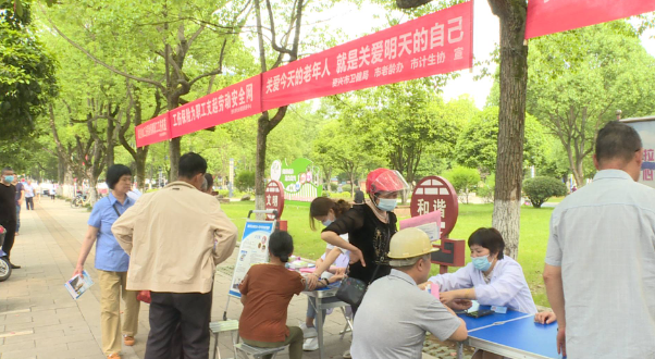 我市开展第34个爱国卫生月暨爱国卫生运动70周年宣传活动