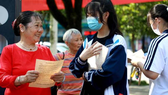 市三中组织师生开展疫情防控宣传活动