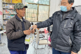 黄草镇开展上门送药暖民心活动