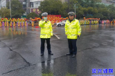资兴：龙狮腰鼓闹元宵 交警上阵护航忙