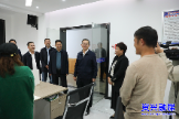致敬第24个中国记者节：脚下有泥土 心中有光芒